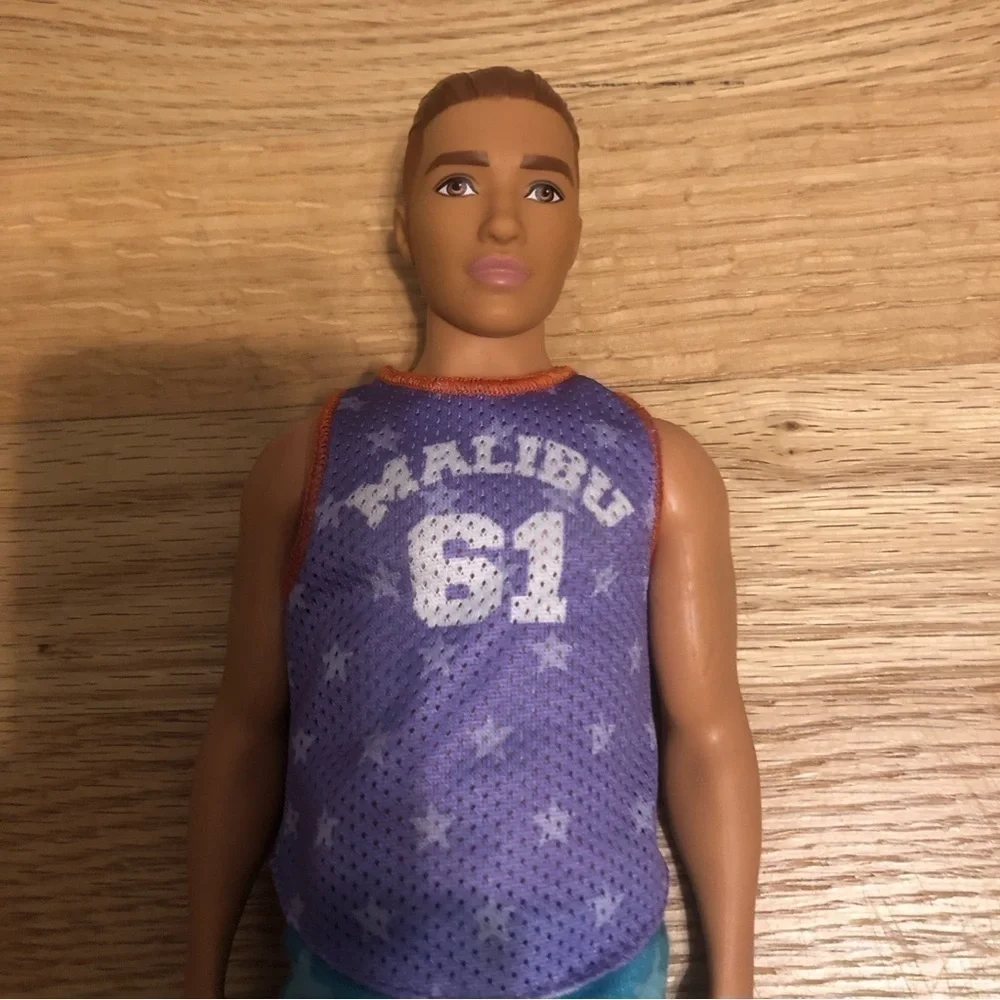 Barbie Ken Fashionistas #165 Sculpted Cali Cool W/ Outfit Shoes Doll